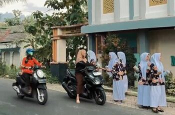 Manisnya Ramadan di MA Islamiyah Malo: Wujudkan Pendidikan Karakter dengan Aksi Berbagi Takjil