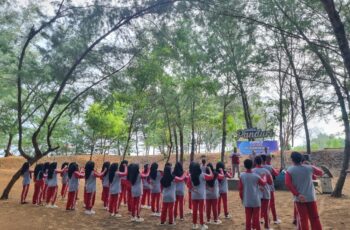Tingkatkan Solidaritas, OSIS MA Islamiyah Malo Gelar LDKS di Pantai Panduri Tuban